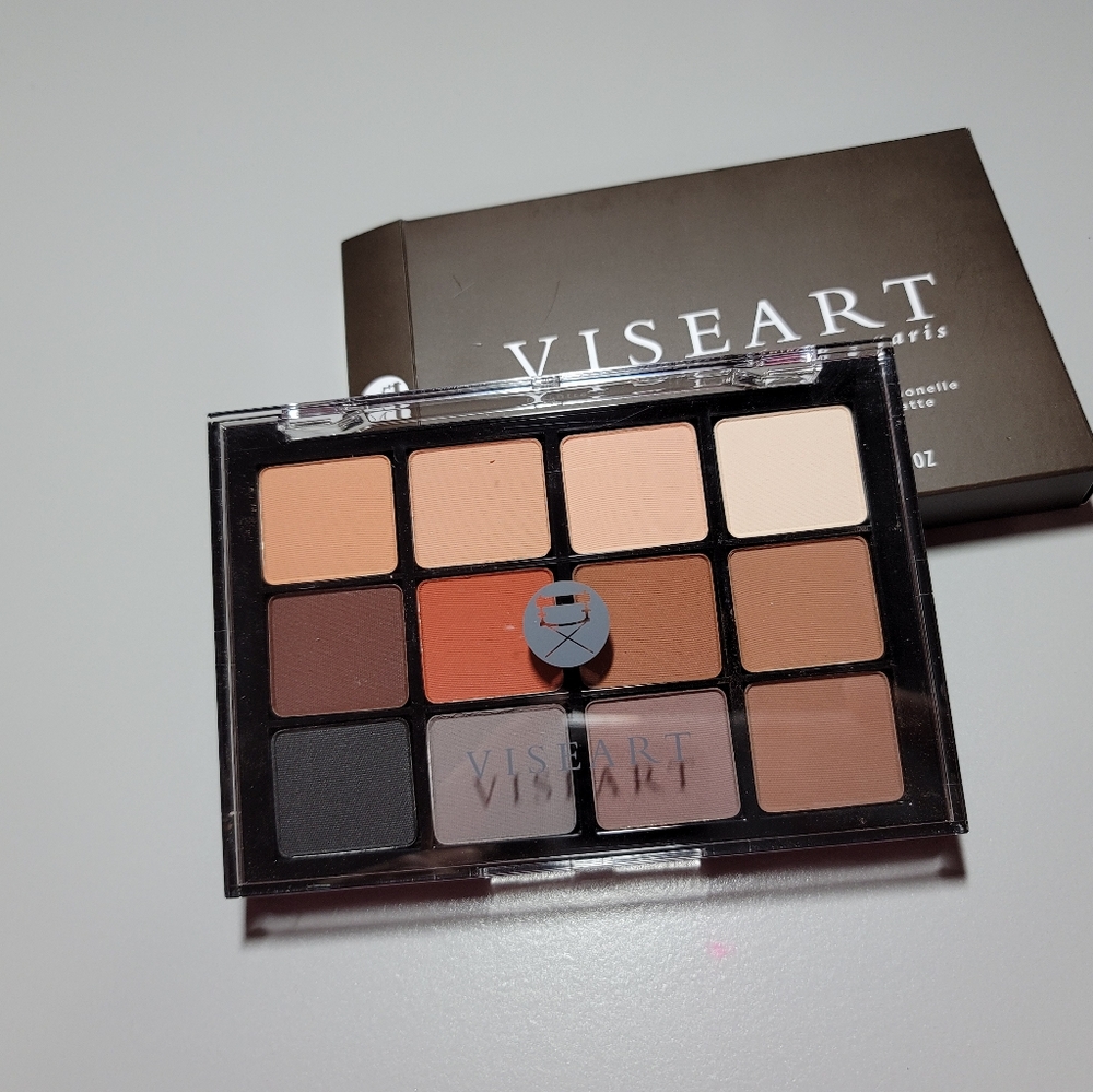 Eyeshadow - Picture 7 of 9